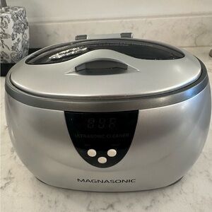 Magnasonic Ultrasonic Cleaner in Silver